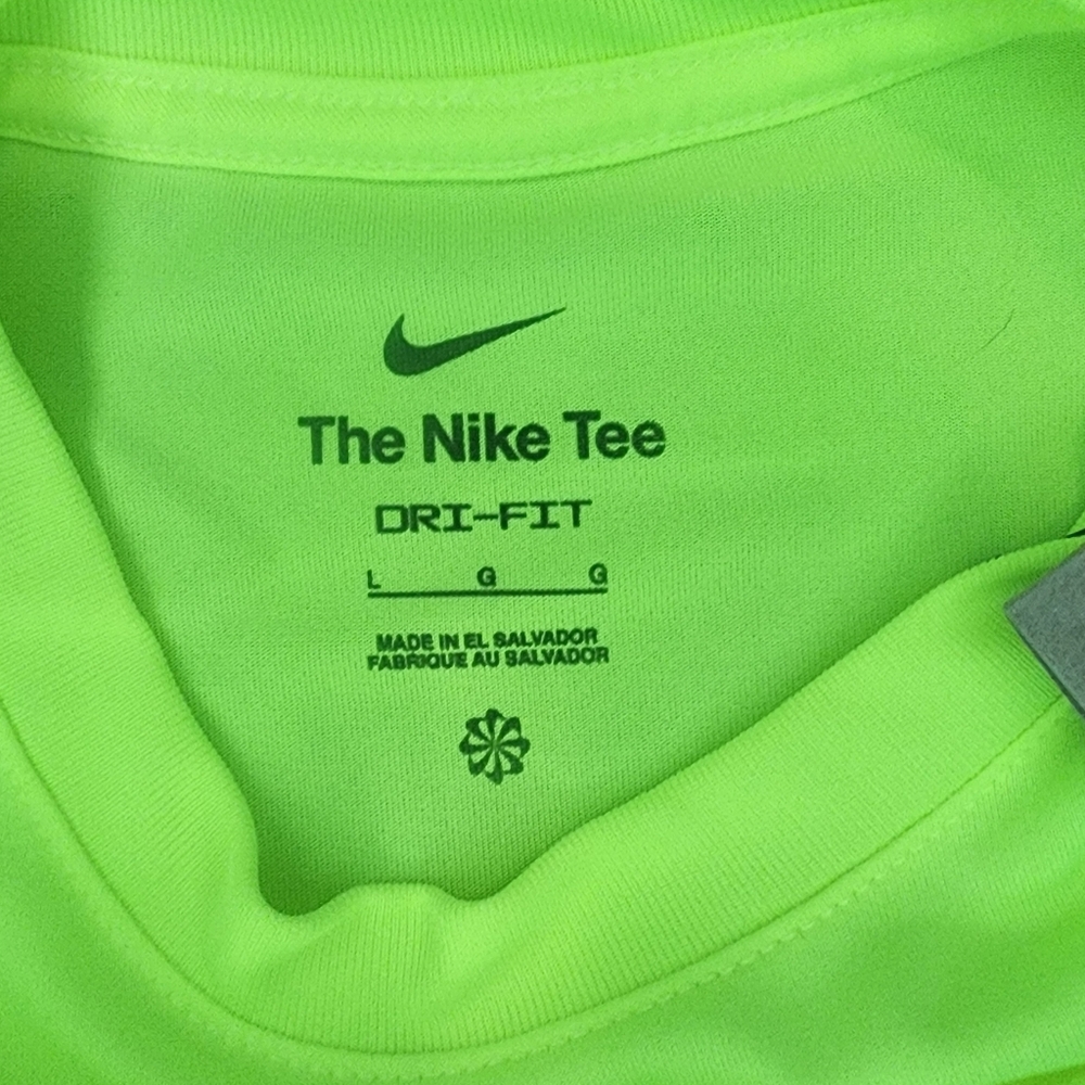 NWT Nike Dri-Fit Short Sleeve Shirt, Boys Large - Picture 3 of 3